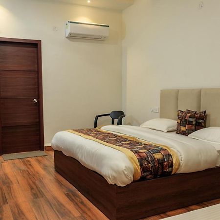 De Manora Homes - Unpretentious Hotel With A Garden , Posh Area Ranjit Avenue Amritsar Exterior photo