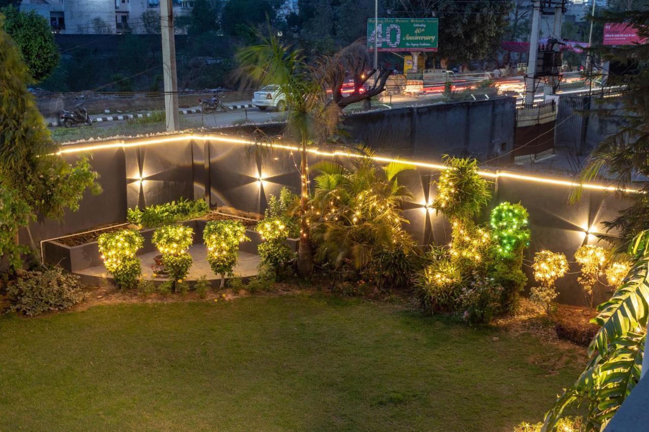 De Manora Homes - Unpretentious Hotel With A Garden , Posh Area Ranjit Avenue Amritsar Exterior photo
